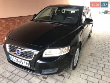 Авто Volvo V50 2010 № 7419087