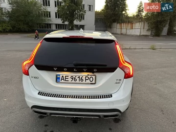 Авто Volvo V60 2015 № 7419761