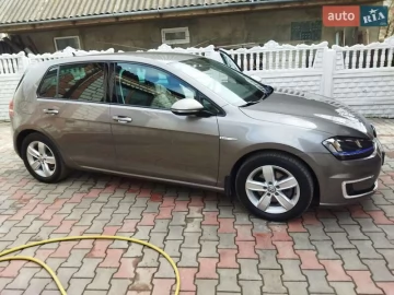 Авто Volkswagen E-Golf 2016 № 7444925