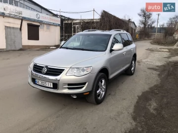 Авто Volkswagen Touareg 2010 № 7460016