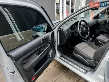 Авто Volkswagen Golf 2001 № 7462884