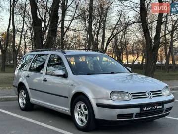 Авто Volkswagen Golf 2000 № 7466247