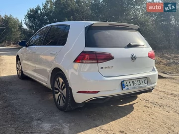 Авто Volkswagen E-Golf 2017 № 7469199