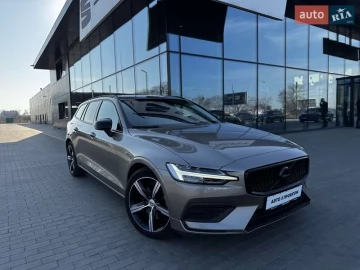 Авто Volvo V60 2021 № 7470434