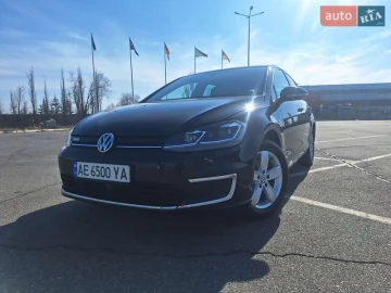 Авто Volkswagen E-Golf 2017 № 7476587