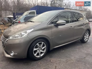 Авто Peugeot 208 2013 № 7485860