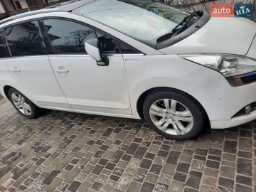 Авто Peugeot 5008 2012 № 7489002