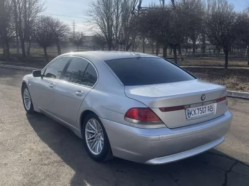 Авто BMW 7 Series 2002 № 7490047
