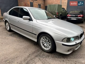 Авто BMW 5 Series 2002 № 7490245