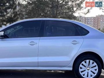 Авто Volkswagen Polo 2017 № 7490336