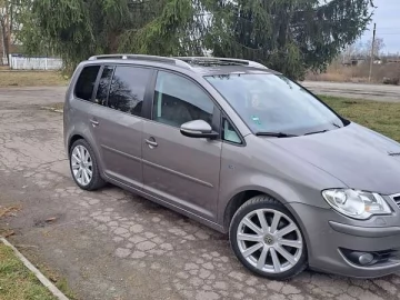 Авто Volkswagen Touran 2010 № 7492779