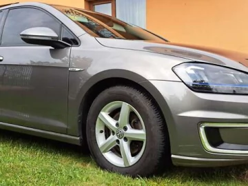 Авто Volkswagen E-Golf 2015 № 7496905