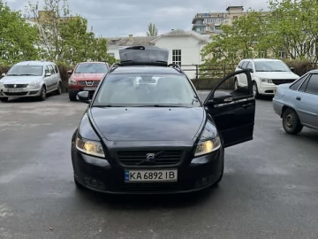 Авто Volvo V50 2010 № 7500559