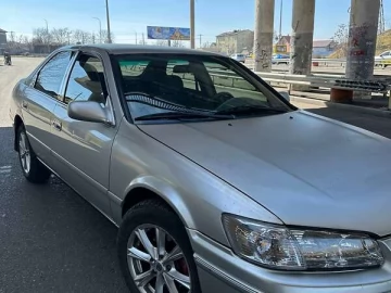 Авто Toyota Camry 2000 № 7502180