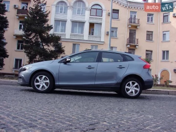 Авто Volvo V40 2018 № 7503503