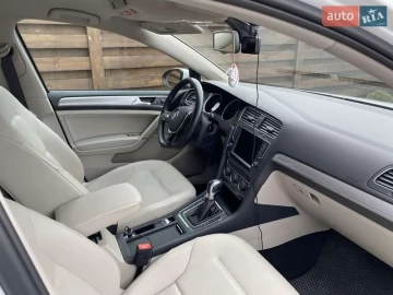 Авто Volkswagen E-Golf 2016 № 7509096