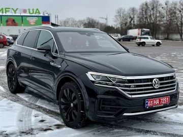 Авто Volkswagen Touareg 2018 № 7514157