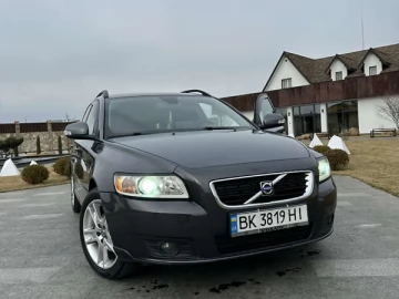 Авто Volvo V50 2010 № 7516328