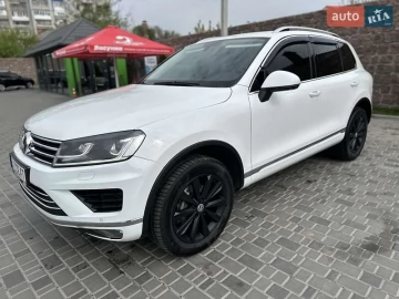 Авто Volkswagen Touareg 2017 № 7517219