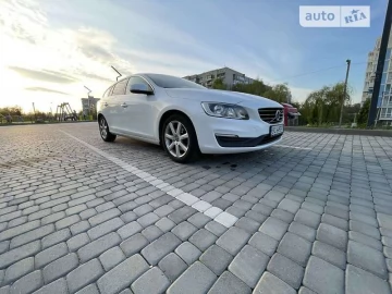 Авто Volvo V60 2016 № 7522946