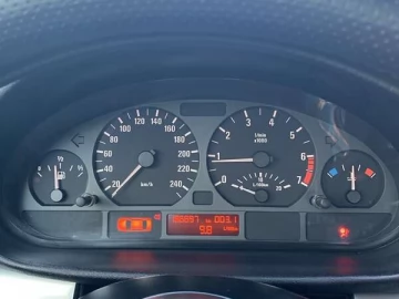 Авто BMW 3 Series 2003 № 7524108
