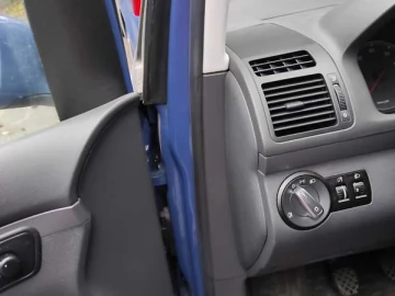 Авто Volkswagen Touran 2005 № 7526029