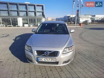 Авто Volvo V50 2010 № 7526305