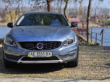 Авто Volvo V60 2016 № 7530525