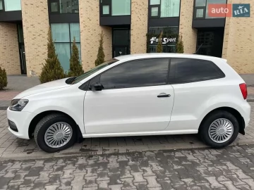 Авто Volkswagen Polo 2017 № 7533526