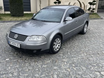 Авто Volkswagen Passat 2004 № 7533903