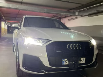 Авто Audi Q7 2021 № 7534383