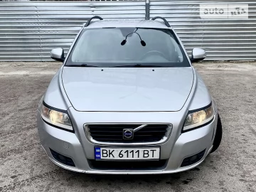 Авто Volvo V50 2010 № 7538350