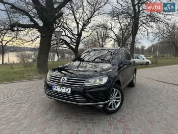 Авто Volkswagen Touareg 2015 № 7539483