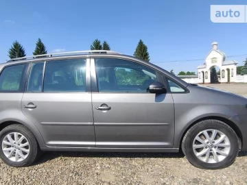 Авто Volkswagen Touran 2010 № 7539728