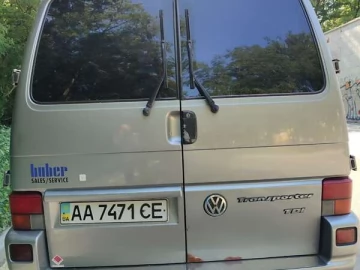 Авто Volkswagen Transporter 2000 № 7543220