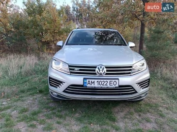 Авто Volkswagen Touareg 2015 № 7544003