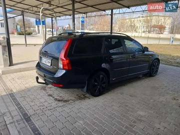 Авто Volvo V50 2012 № 7549208