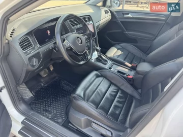 Авто Volkswagen E-Golf 2017 № 7572524