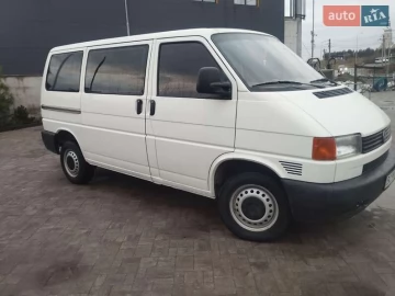 Авто Volkswagen Transporter 2000 № 7573146