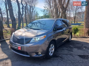 Авто Toyota Sienna 2011 № 7575275