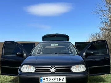 Авто Volkswagen Golf 2000 № 7577928