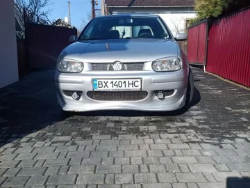 Авто Volkswagen Golf 2000 № 7578897