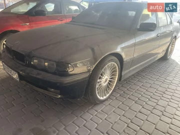 Авто BMW 7 Series 2001 № 7579510