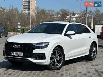 Авто Audi Q8 2020 № 7580385