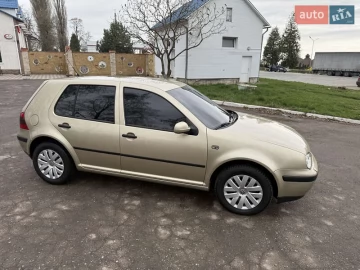 Авто Volkswagen Golf 2002 № 7581000