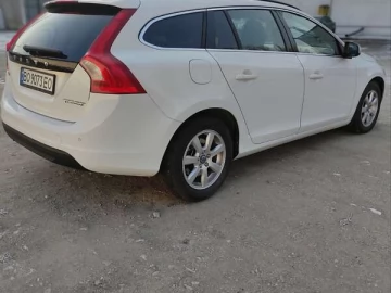 Авто Volvo V60 2012 № 7583446