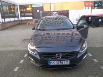 Авто Volvo V60 2017 № 7584415