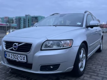 Авто Volvo V50 2010 № 7585415