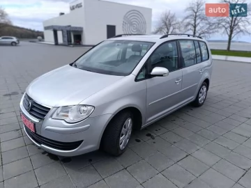 Авто Volkswagen Touran 2009 № 7586528