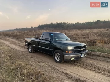 Авто Chevrolet Silverado 2003 № 7586859